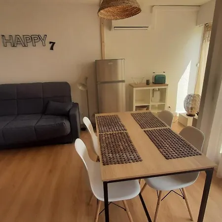 Happy 7 Apartment